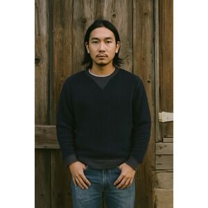 DELUXE Sweatshirt Mens Small Navy Blue Fuzzy Fleece Made in Japan‎ Pullover